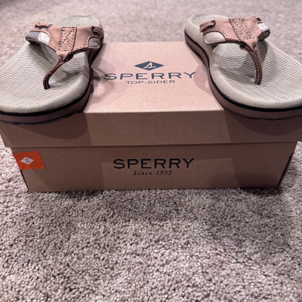 🌷🌷 BUNDLE 2/$25 or 3/$30 Sperry TopSider Flip Flops with original box Size 7